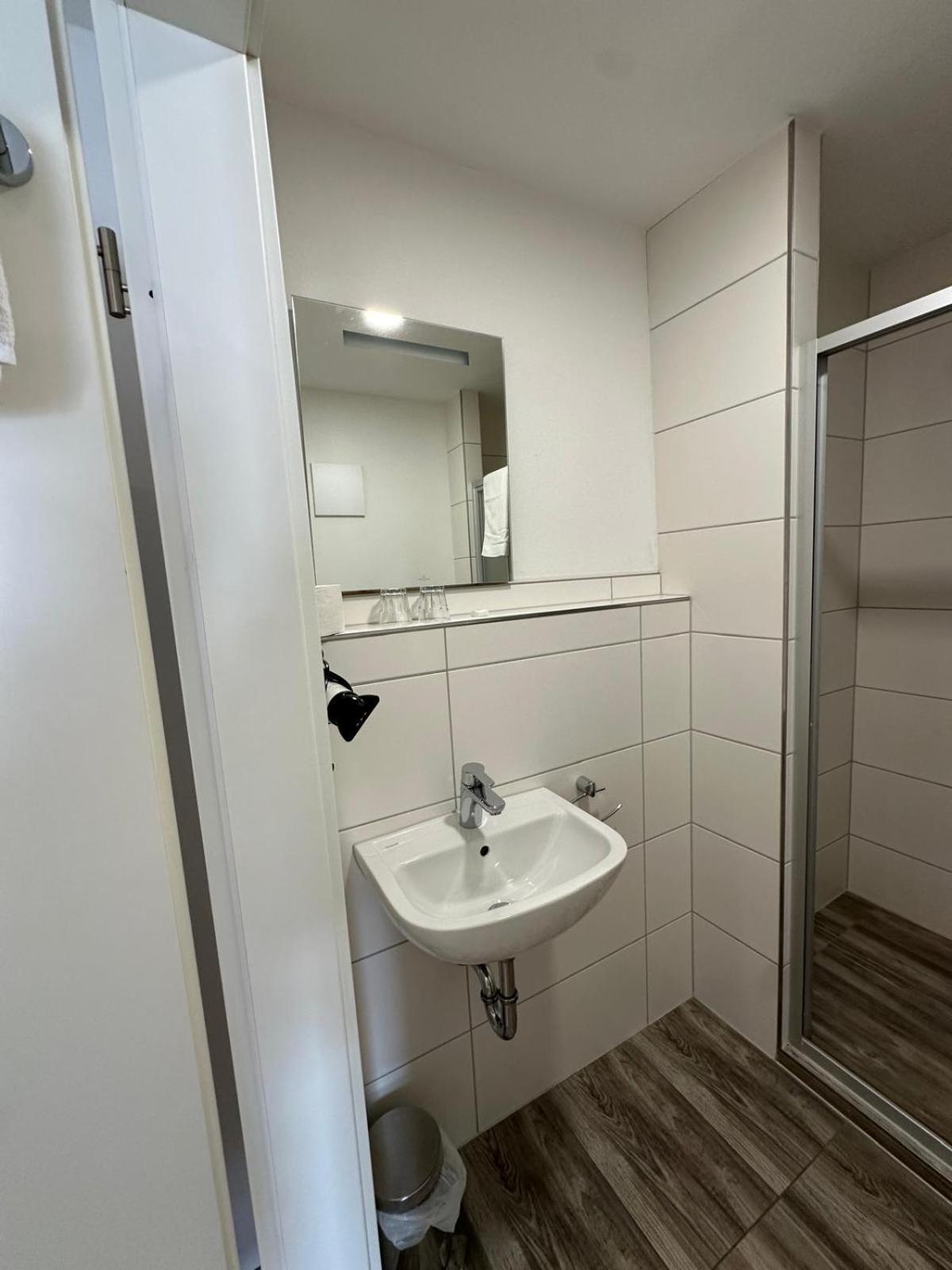 Gasthaus - Hotel Neue Post Meitingen المظهر الخارجي الصورة