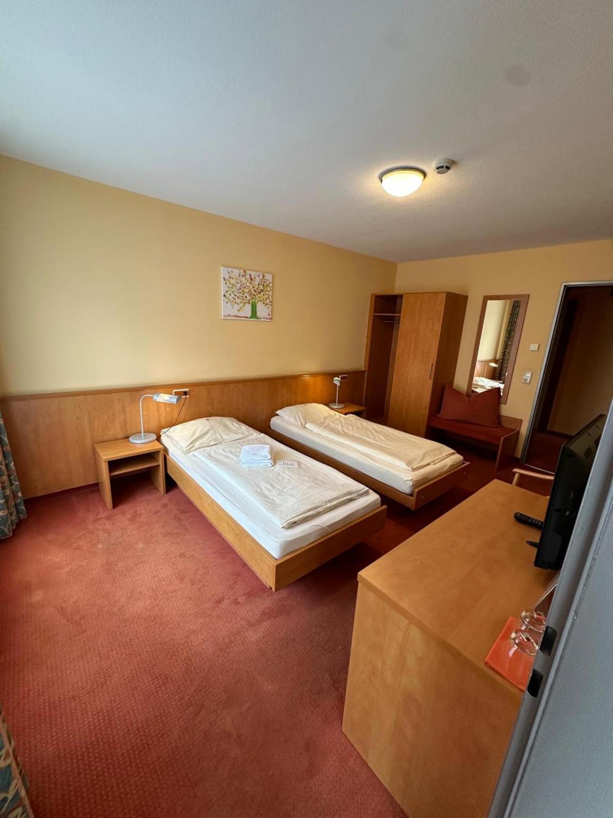 Gasthaus - Hotel Neue Post Meitingen المظهر الخارجي الصورة