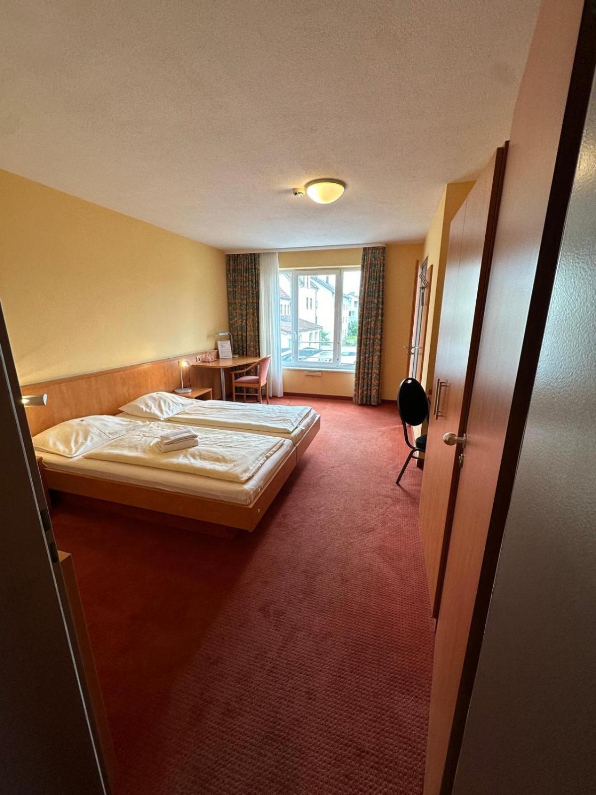 Gasthaus - Hotel Neue Post Meitingen المظهر الخارجي الصورة