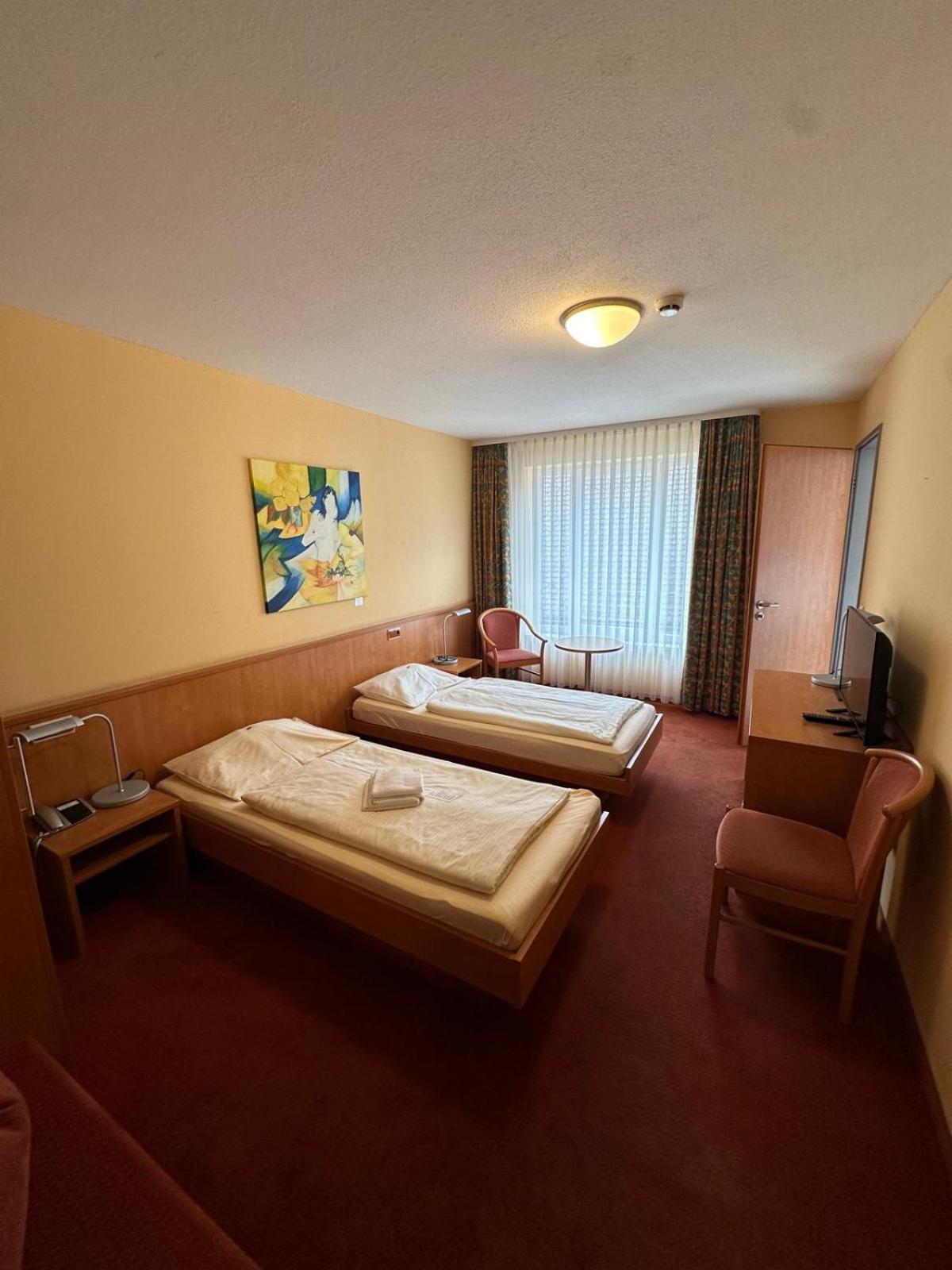 Gasthaus - Hotel Neue Post Meitingen المظهر الخارجي الصورة