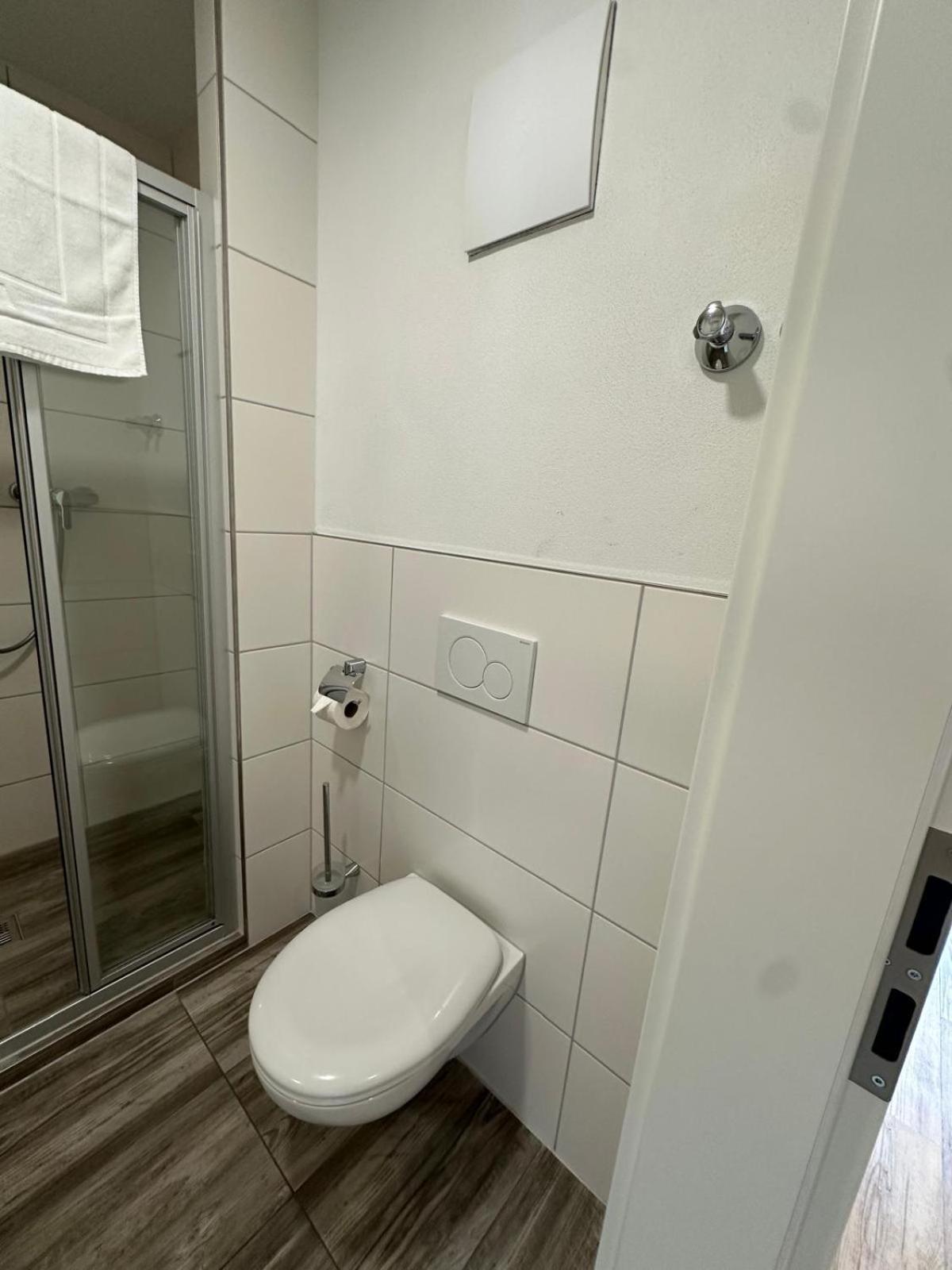 Gasthaus - Hotel Neue Post Meitingen المظهر الخارجي الصورة