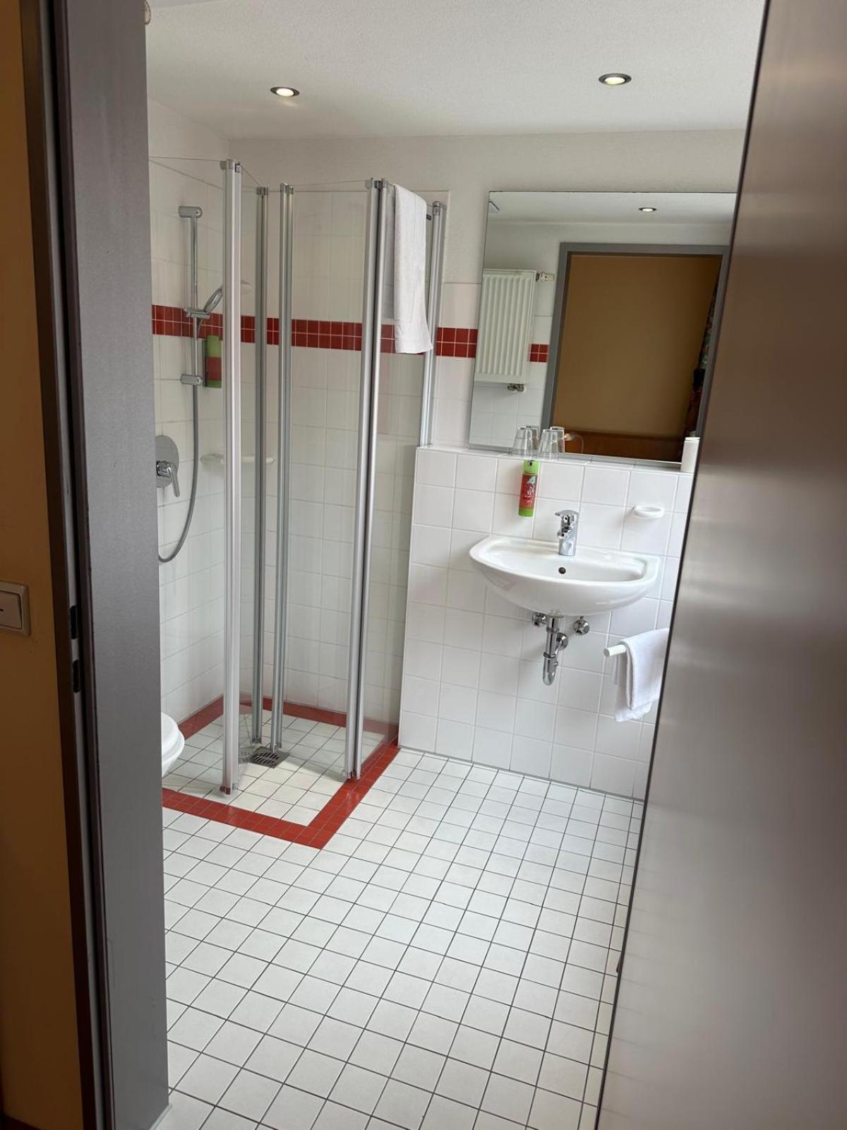 Gasthaus - Hotel Neue Post Meitingen المظهر الخارجي الصورة