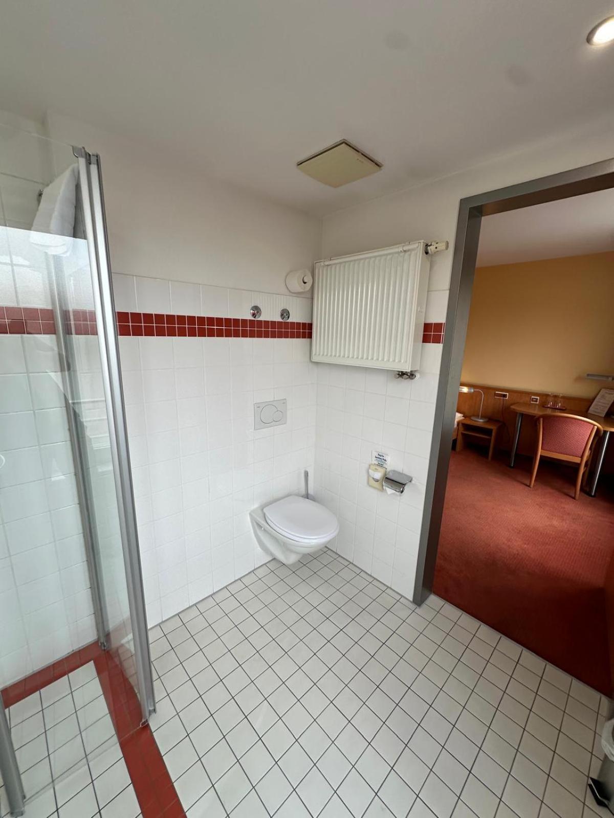 Gasthaus - Hotel Neue Post Meitingen المظهر الخارجي الصورة