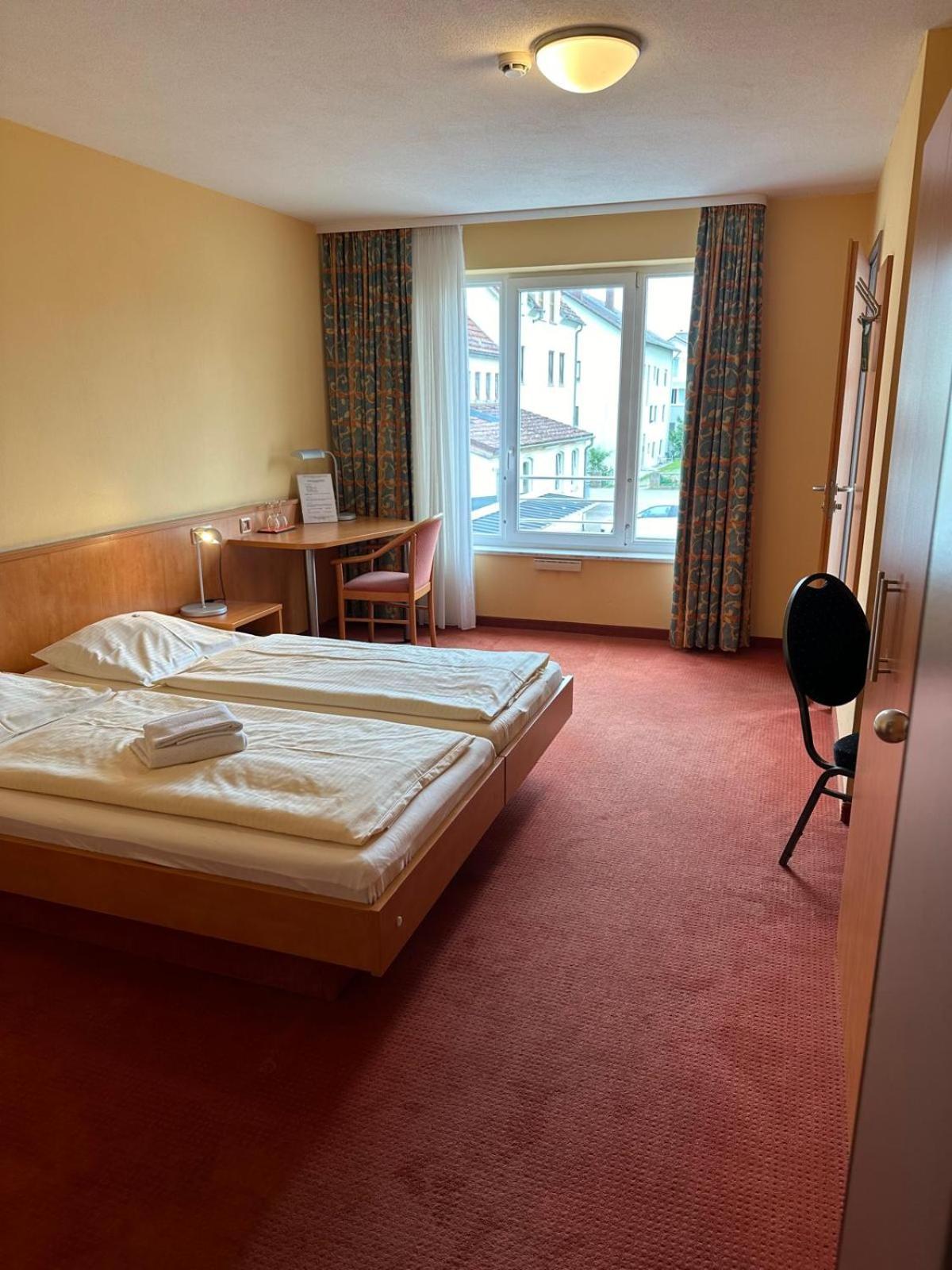 Gasthaus - Hotel Neue Post Meitingen المظهر الخارجي الصورة